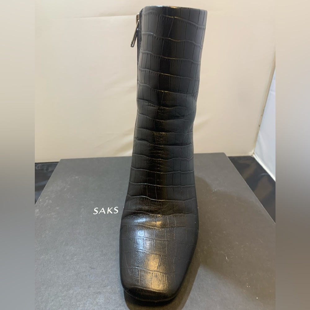 SAKS FIFTH AVENUE Stella Leather Booties used size 7.